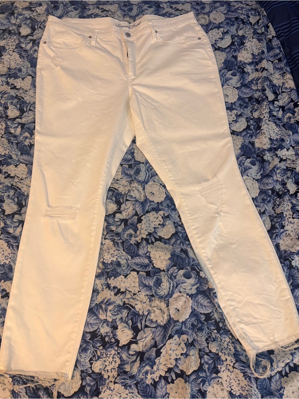 Universal Thread White Skinny Jeans with Knee Distress